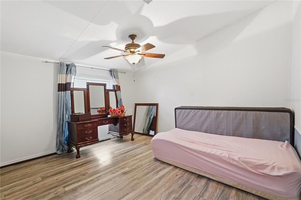 На продажу: $225,000 (3 спален, 2 ванн, 1701 Квадратных фут)