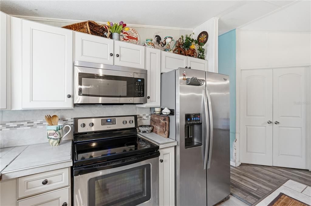 На продажу: $225,000 (3 спален, 2 ванн, 1701 Квадратных фут)