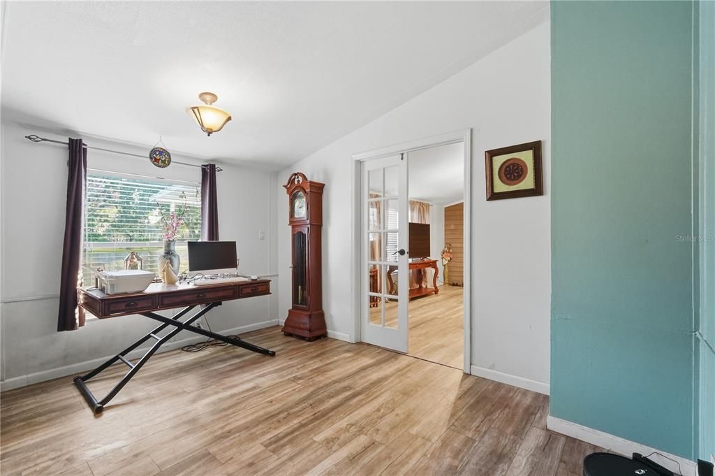 На продажу: $225,000 (3 спален, 2 ванн, 1701 Квадратных фут)