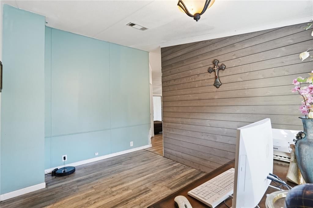 На продажу: $225,000 (3 спален, 2 ванн, 1701 Квадратных фут)