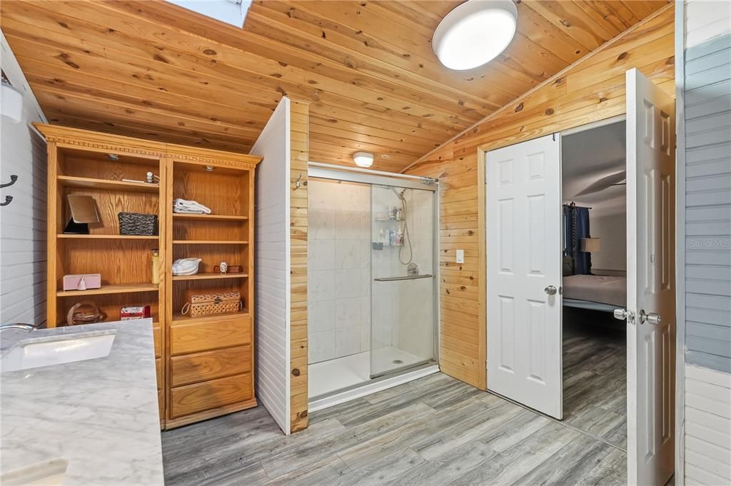 На продажу: $225,000 (3 спален, 2 ванн, 1701 Квадратных фут)