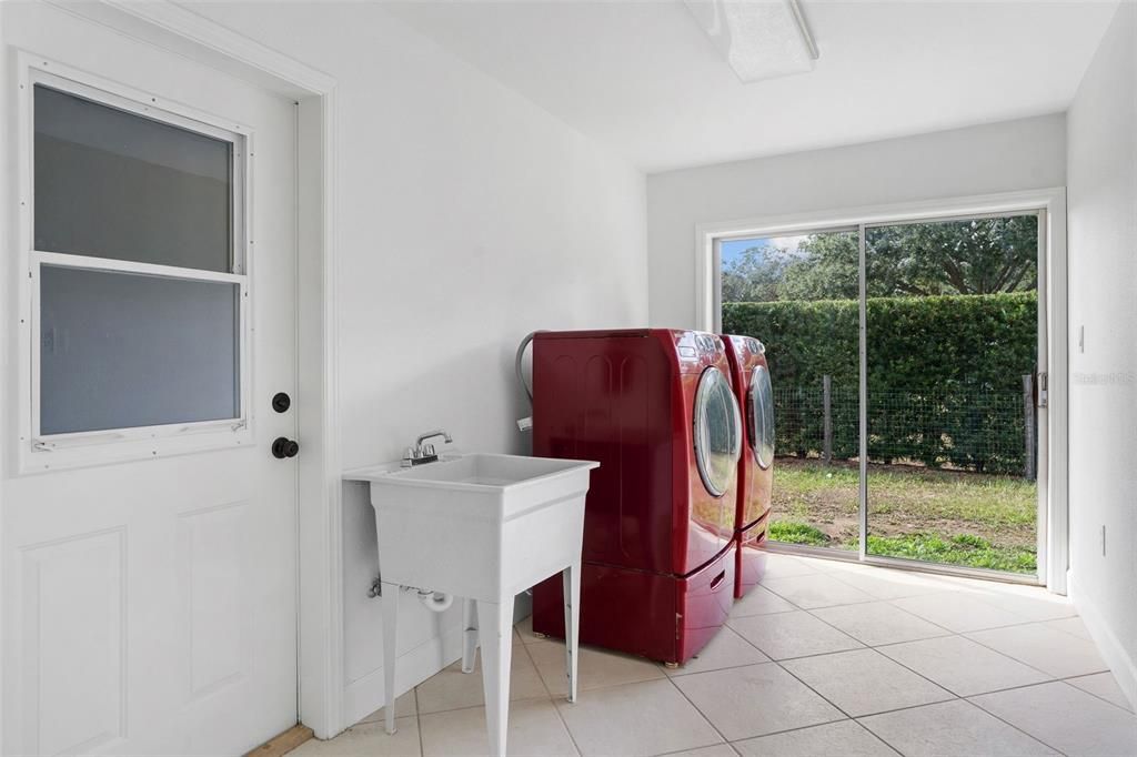 For Sale: $674,500 (3 beds, 2 baths, 2209 Square Feet)