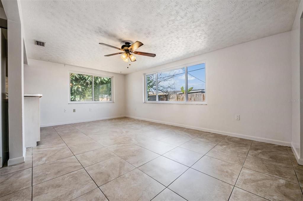 En Venta: $238,000 (2 camas, 1 baños, 1387 Pies cuadrados)