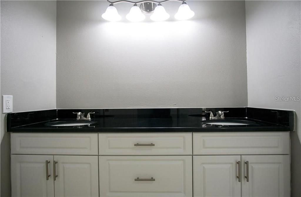 На продажу: $325,000 (3 спален, 2 ванн, 1611 Квадратных фут)