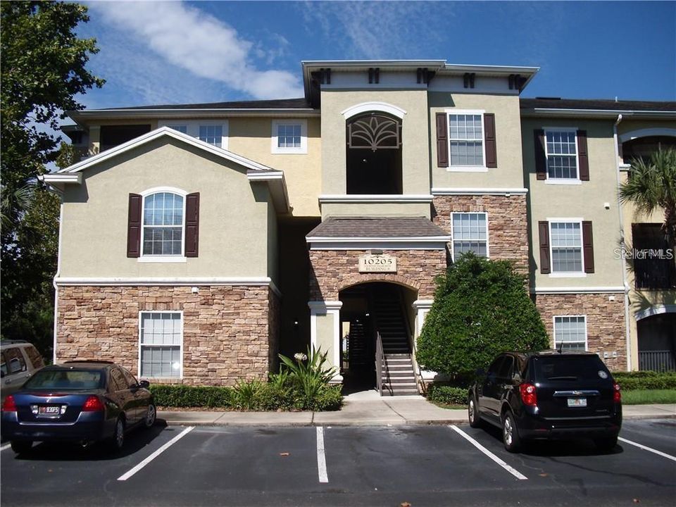 出租: $1,575 (2 贝兹, 2 浴室, 1045 平方英尺)