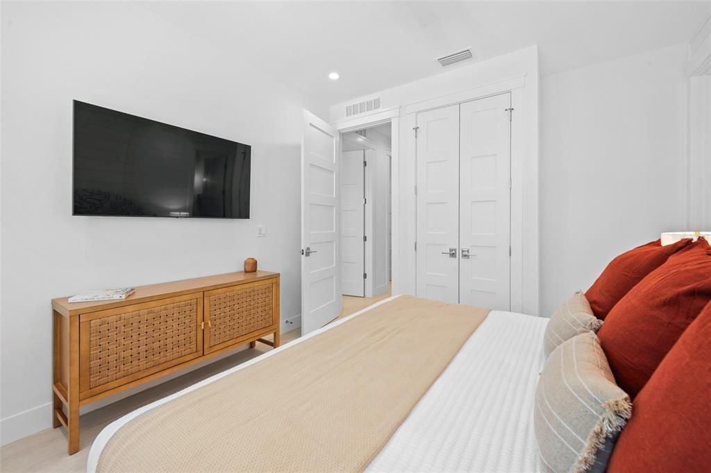 На продажу: $3,950,000 (8 спален, 9 ванн, 4060 Квадратных фут)