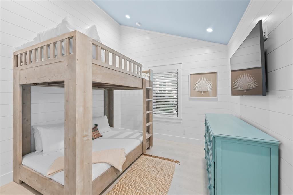 На продажу: $3,950,000 (8 спален, 9 ванн, 4060 Квадратных фут)