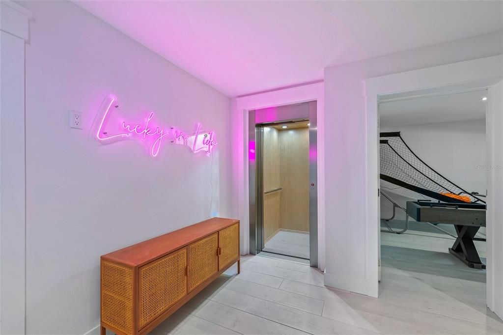 На продажу: $3,950,000 (8 спален, 9 ванн, 4060 Квадратных фут)