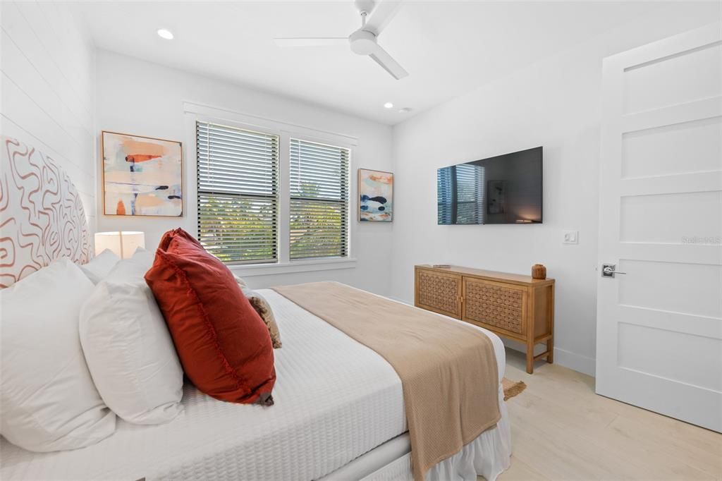 На продажу: $3,950,000 (8 спален, 9 ванн, 4060 Квадратных фут)