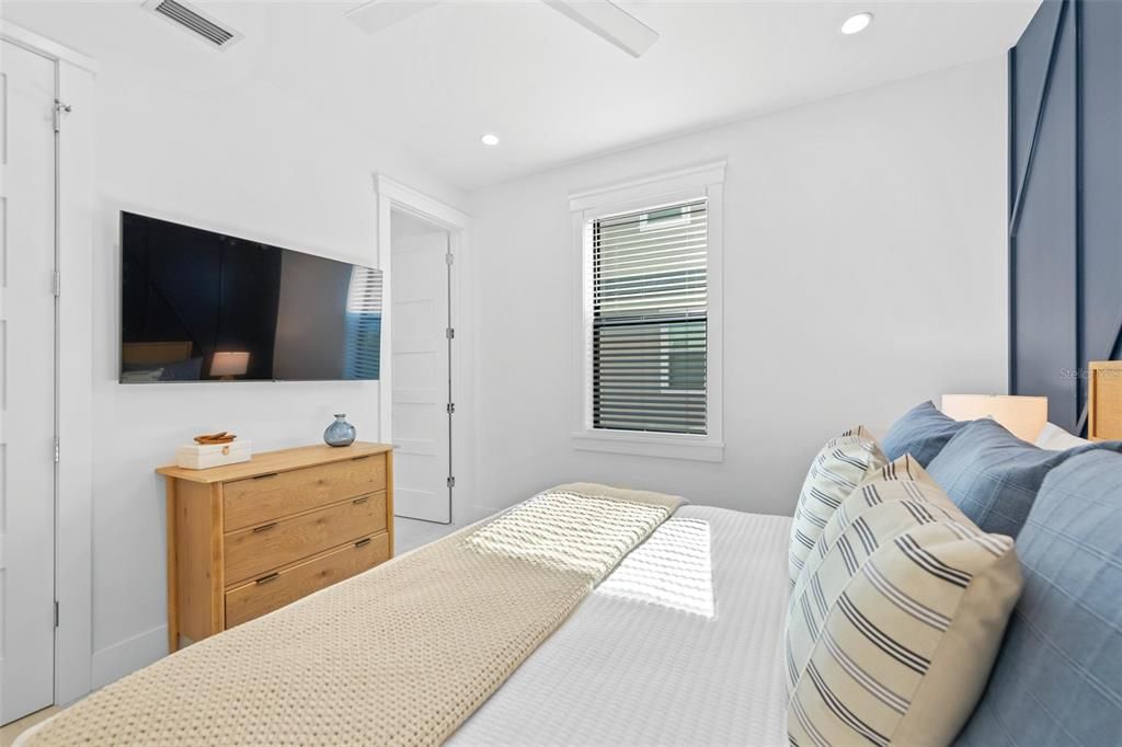 На продажу: $3,950,000 (8 спален, 9 ванн, 4060 Квадратных фут)