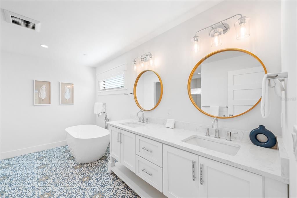 На продажу: $3,950,000 (8 спален, 9 ванн, 4060 Квадратных фут)