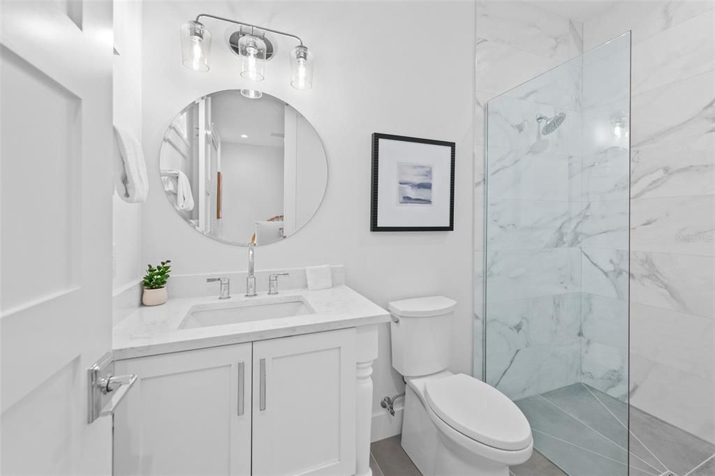 На продажу: $3,950,000 (8 спален, 9 ванн, 4060 Квадратных фут)