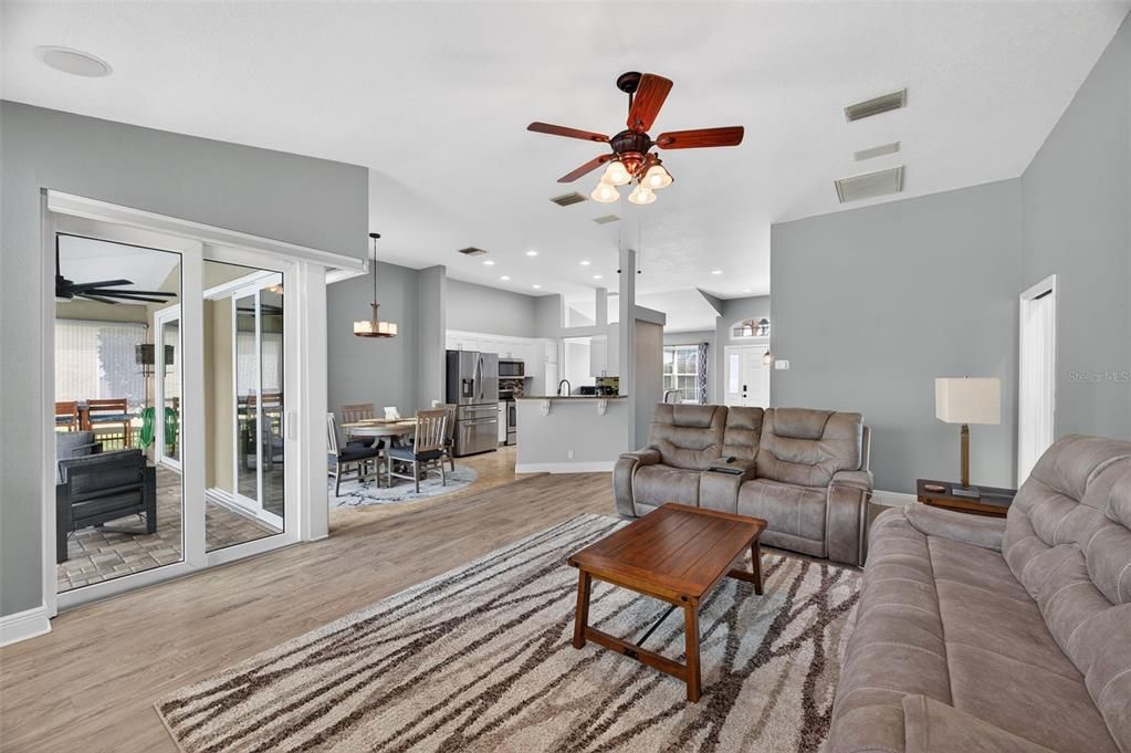 На продажу: $524,900 (3 спален, 2 ванн, 1745 Квадратных фут)