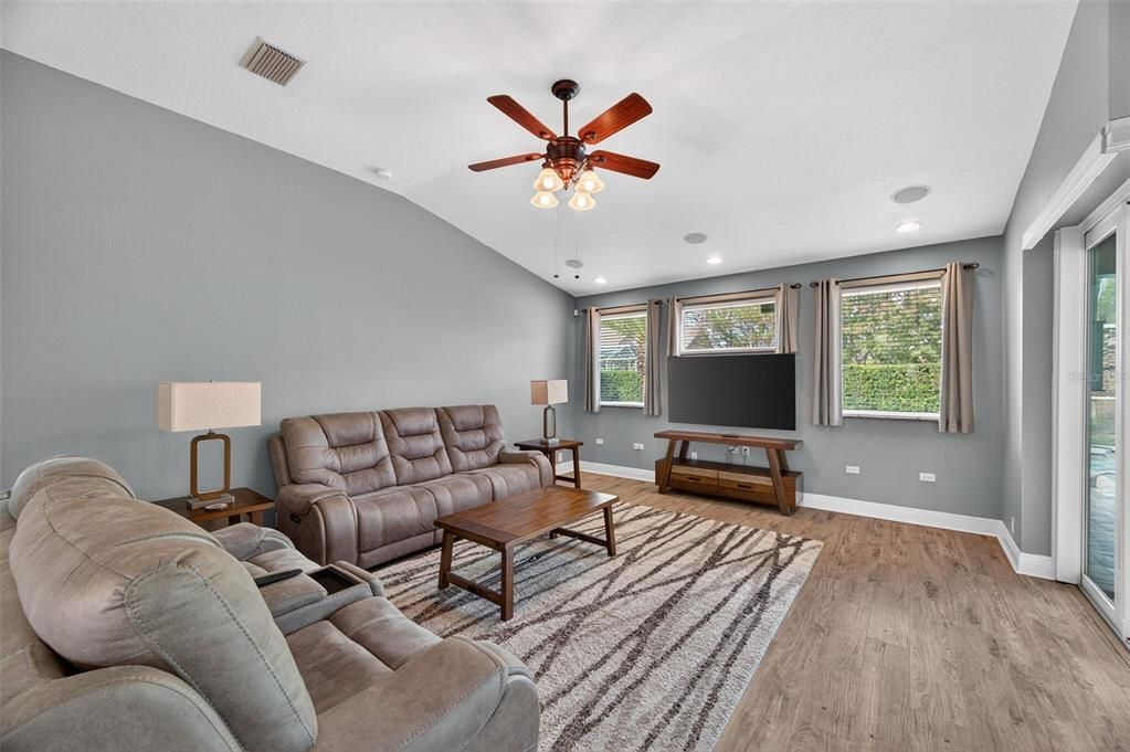 На продажу: $524,900 (3 спален, 2 ванн, 1745 Квадратных фут)