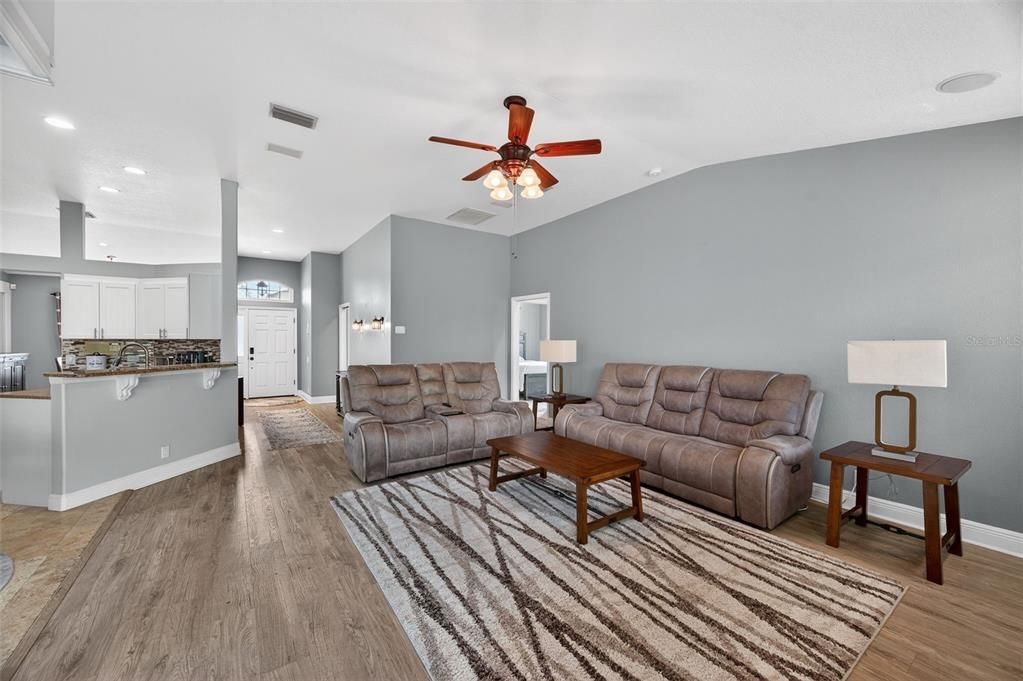 На продажу: $524,900 (3 спален, 2 ванн, 1745 Квадратных фут)