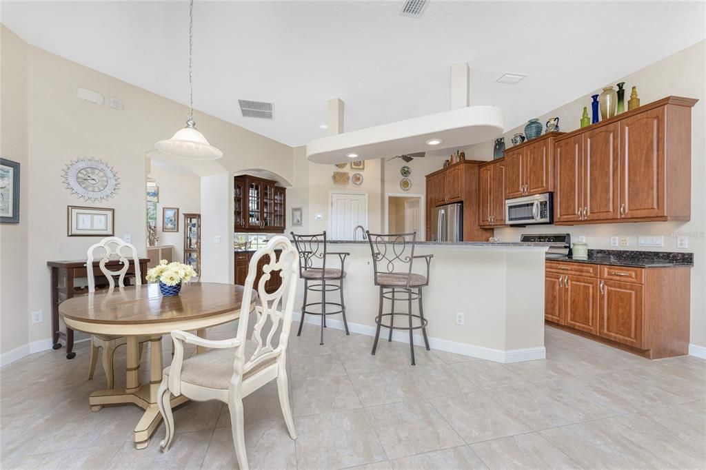 待售: $440,000 (3 贝兹, 3 浴室, 2297 平方英尺)