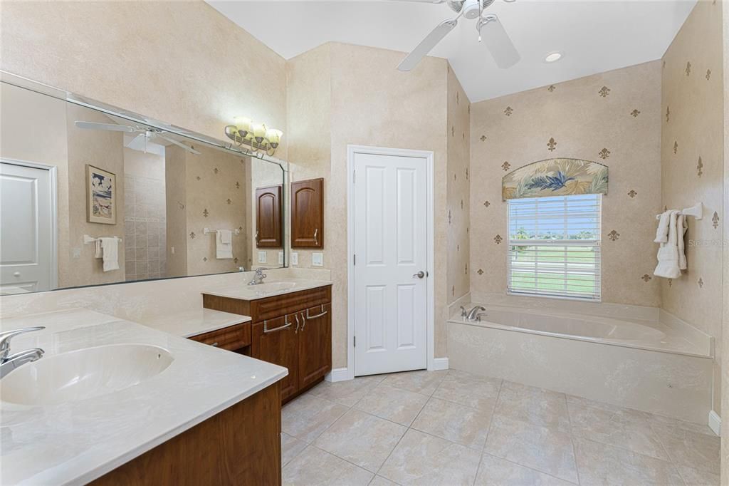 待售: $440,000 (3 贝兹, 3 浴室, 2297 平方英尺)