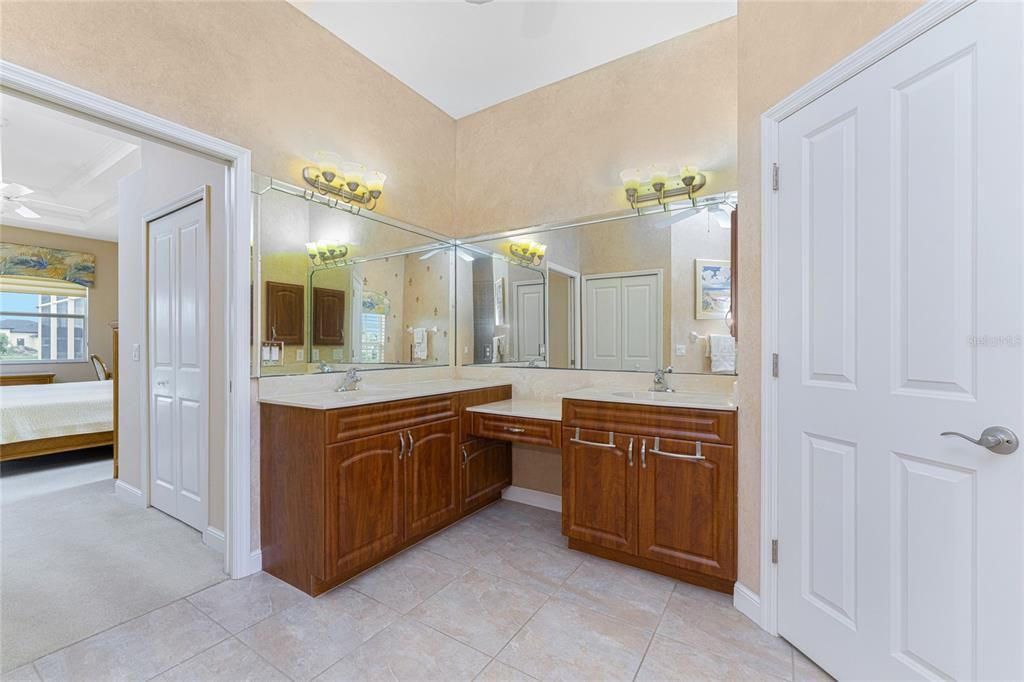 待售: $440,000 (3 贝兹, 3 浴室, 2297 平方英尺)