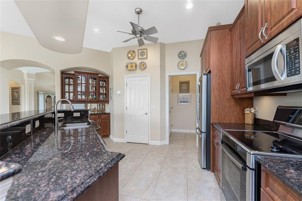 待售: $440,000 (3 贝兹, 3 浴室, 2297 平方英尺)