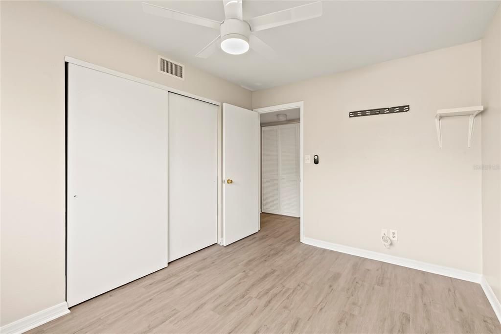 For Sale: $224,999 (2 beds, 2 baths, 936 Square Feet)