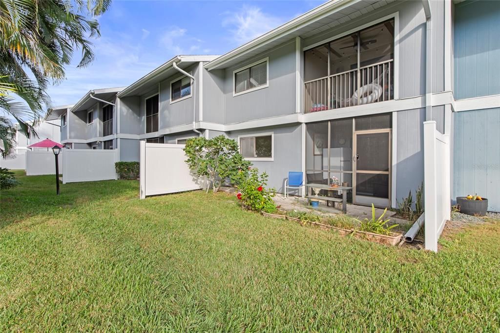 For Sale: $224,999 (2 beds, 2 baths, 936 Square Feet)