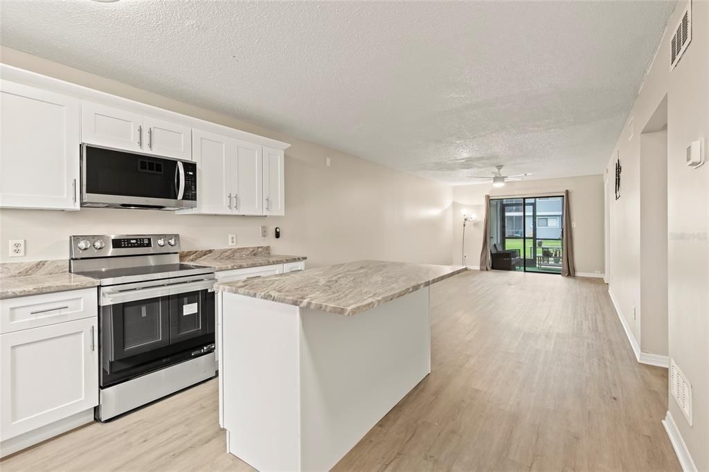 For Sale: $224,999 (2 beds, 2 baths, 936 Square Feet)