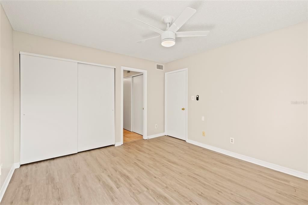 For Sale: $224,999 (2 beds, 2 baths, 936 Square Feet)