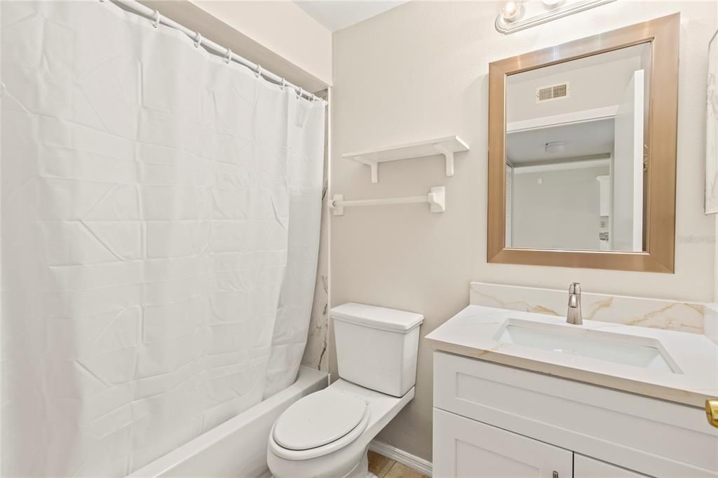 For Sale: $224,999 (2 beds, 2 baths, 936 Square Feet)