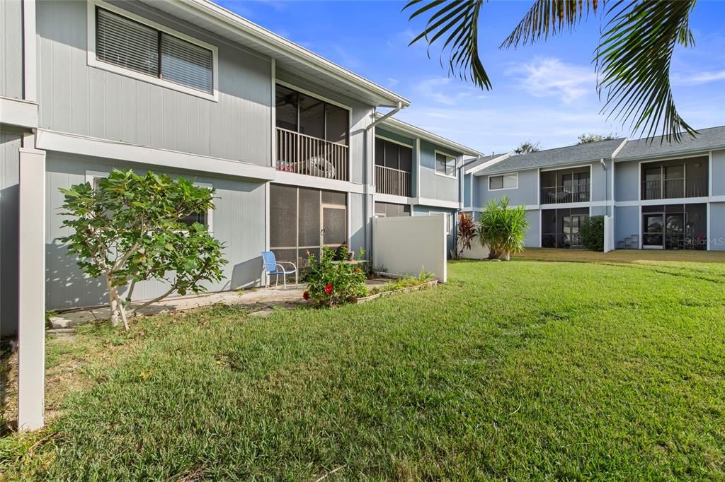 For Sale: $224,999 (2 beds, 2 baths, 936 Square Feet)