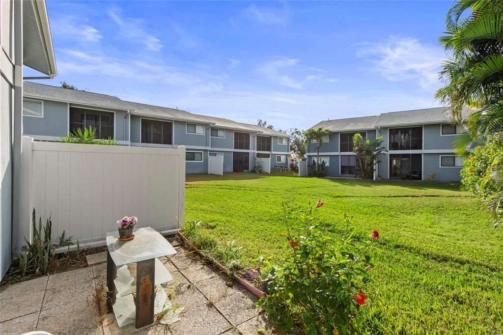 For Sale: $224,999 (2 beds, 2 baths, 936 Square Feet)