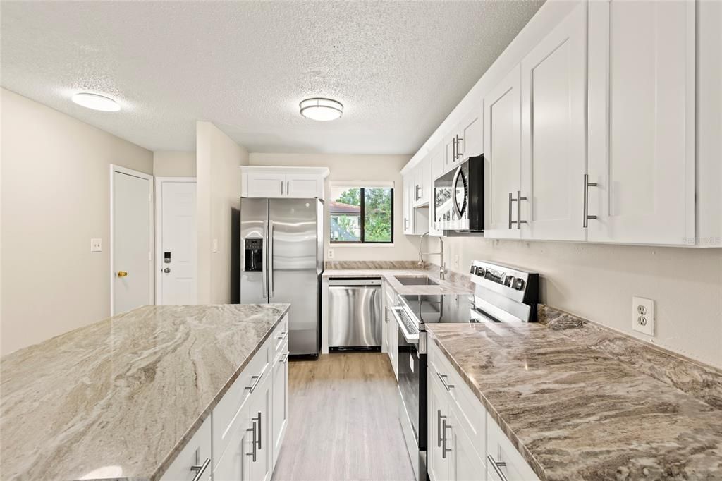 For Sale: $224,999 (2 beds, 2 baths, 936 Square Feet)