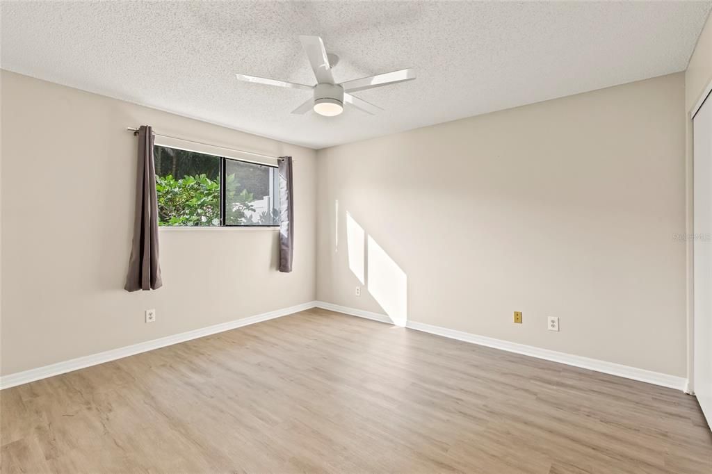 For Sale: $224,999 (2 beds, 2 baths, 936 Square Feet)