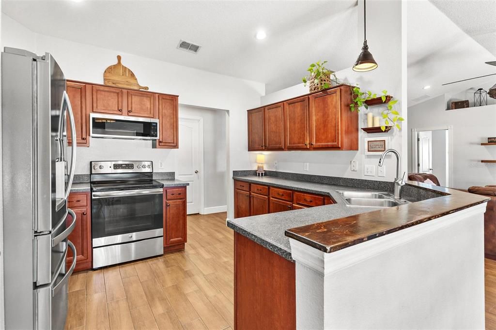 Active With Contract: $375,000 (4 beds, 2 baths, 2035 Square Feet)