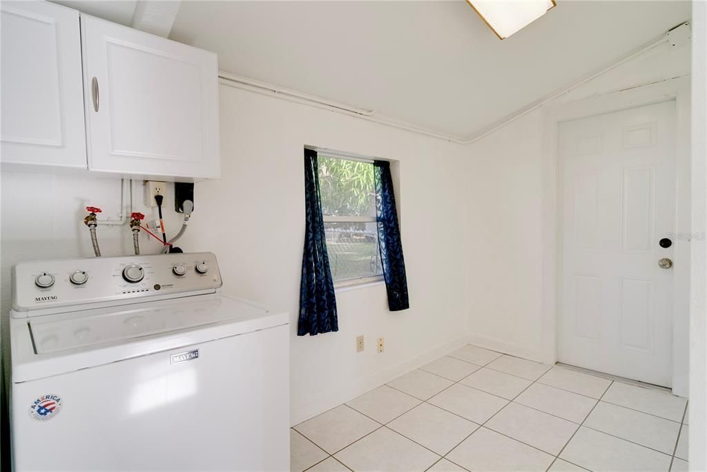 For Sale: $325,000 (4 beds, 2 baths, 1703 Square Feet)