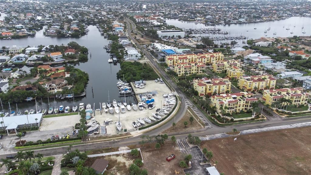 For Sale: $345,000 (2 beds, 2 baths, 1119 Square Feet)