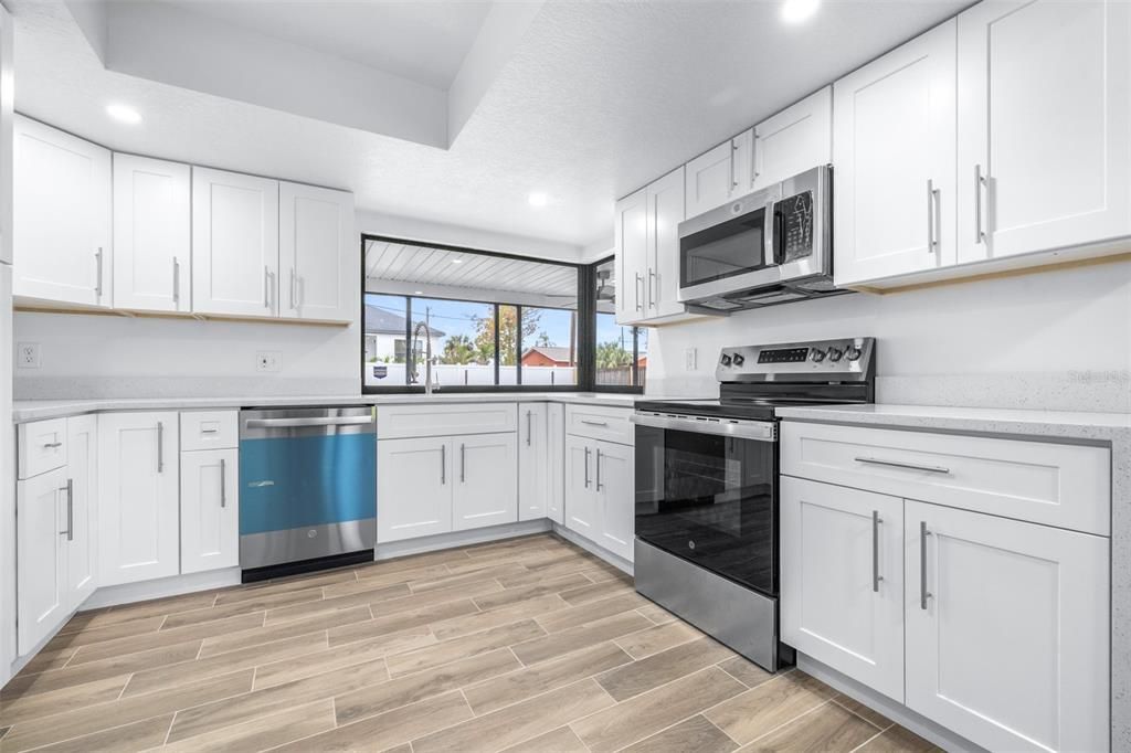 For Sale: $345,000 (2 beds, 2 baths, 1119 Square Feet)