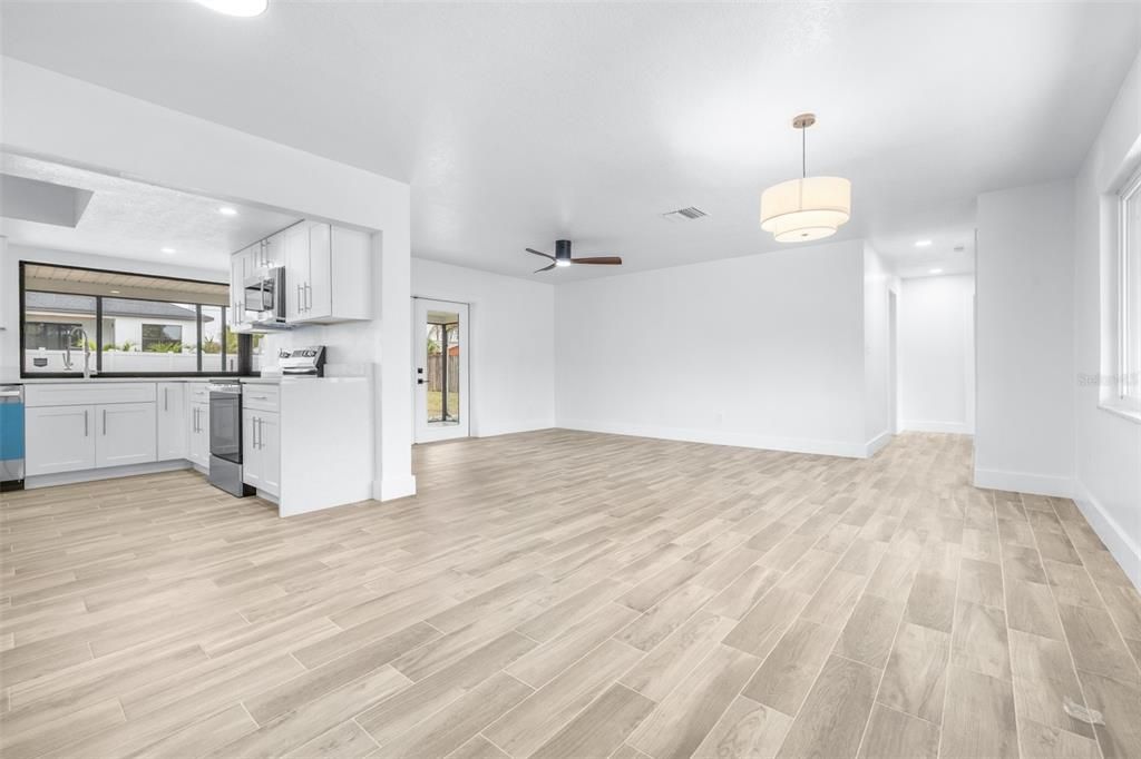 For Sale: $345,000 (2 beds, 2 baths, 1119 Square Feet)