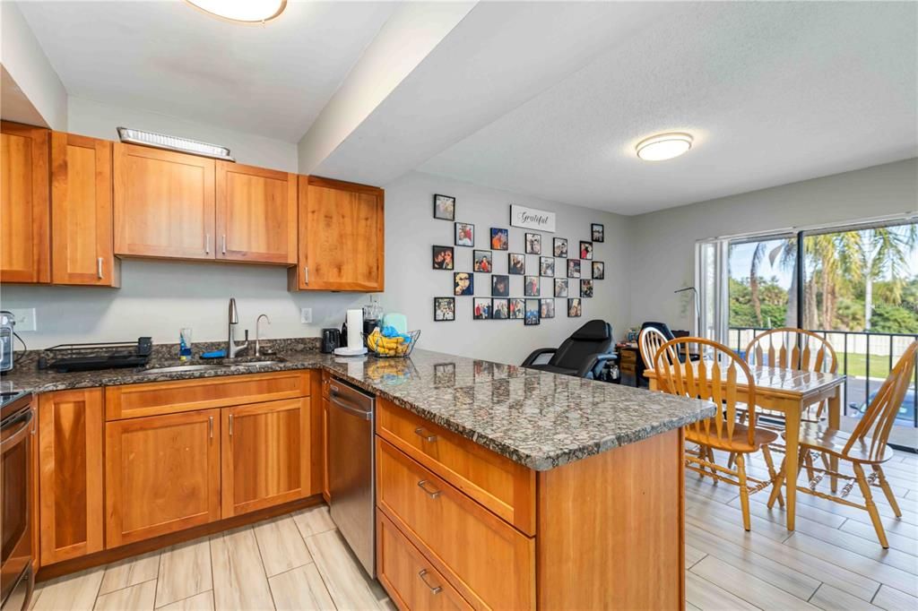 En Venta: $219,900 (2 camas, 2 baños, 1095 Pies cuadrados)