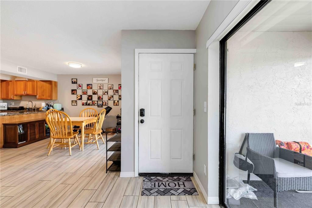 En Venta: $219,900 (2 camas, 2 baños, 1095 Pies cuadrados)