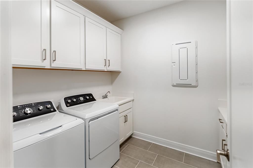 For Sale: $1,175,000 (4 beds, 4 baths, 3697 Square Feet)