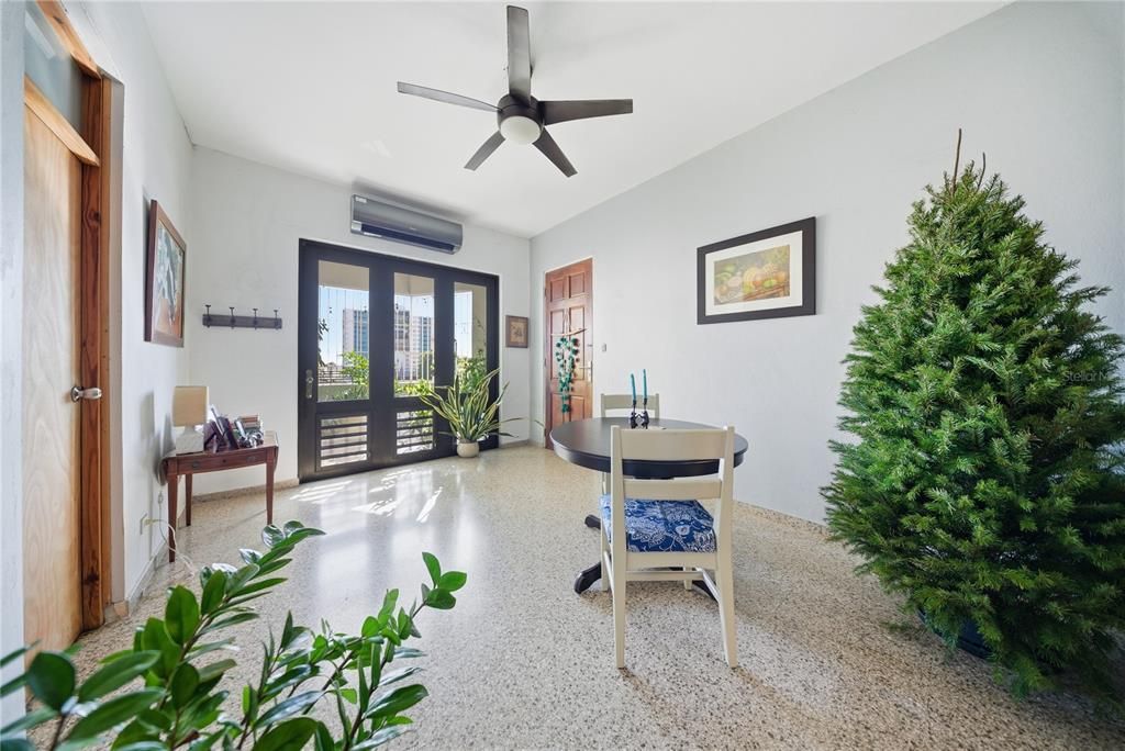 For Rent: $2,900 (3 beds, 2 baths, 1539 Square Feet)