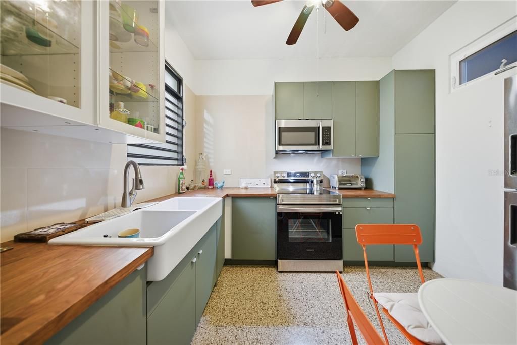 For Rent: $2,900 (3 beds, 2 baths, 1539 Square Feet)