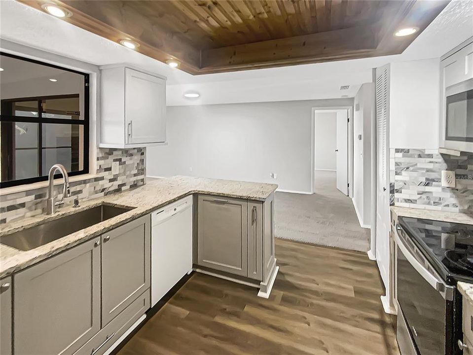 待售: $302,000 (3 贝兹, 2 浴室, 1688 平方英尺)