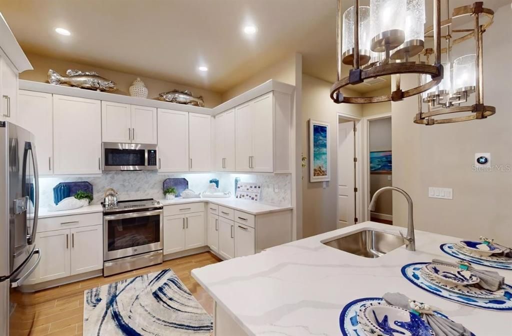 For Sale: $435,000 (3 beds, 3 baths, 2095 Square Feet)