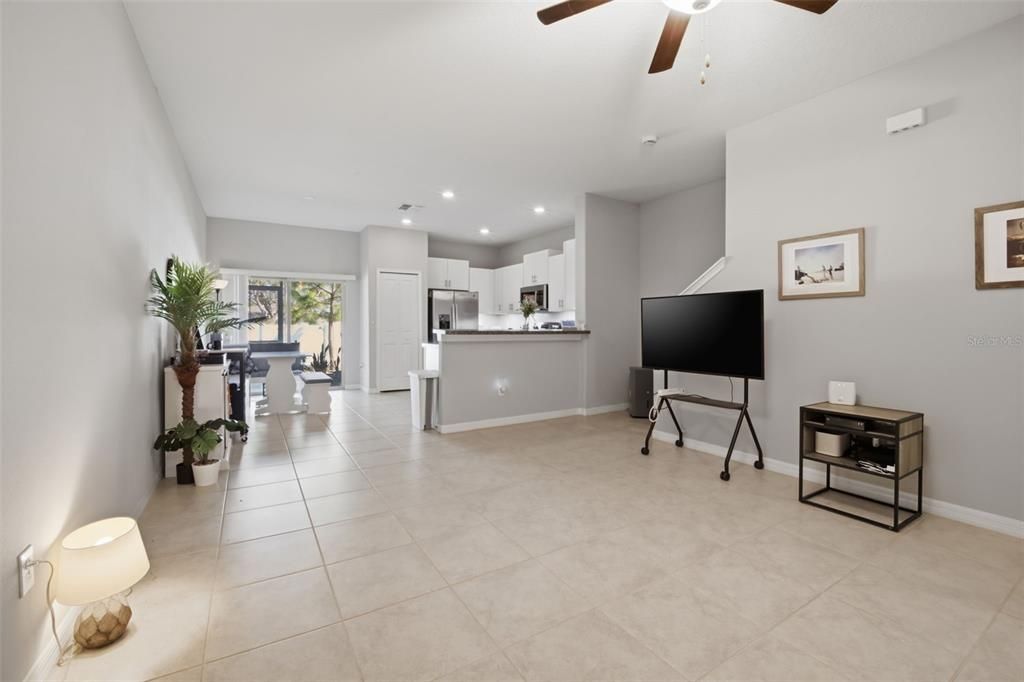 En Venta: $325,000 (3 camas, 2 baños, 1663 Pies cuadrados)