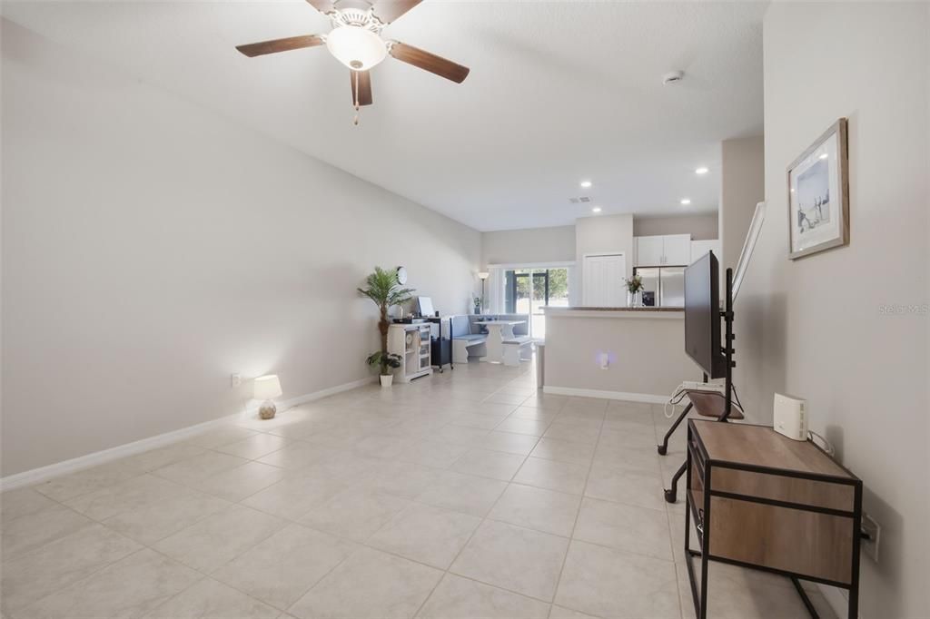 En Venta: $325,000 (3 camas, 2 baños, 1663 Pies cuadrados)