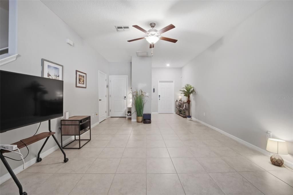 En Venta: $325,000 (3 camas, 2 baños, 1663 Pies cuadrados)