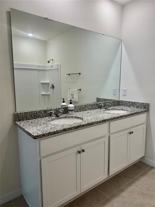 待售: $276,000 (3 贝兹, 2 浴室, 1669 平方英尺)