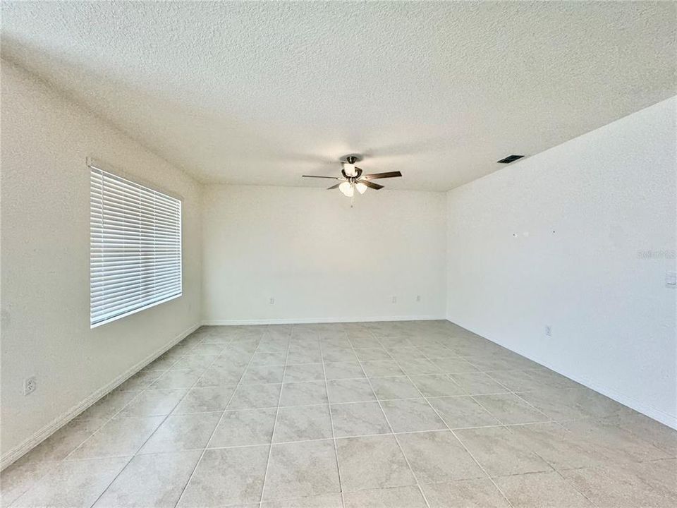 待售: $276,000 (3 贝兹, 2 浴室, 1669 平方英尺)