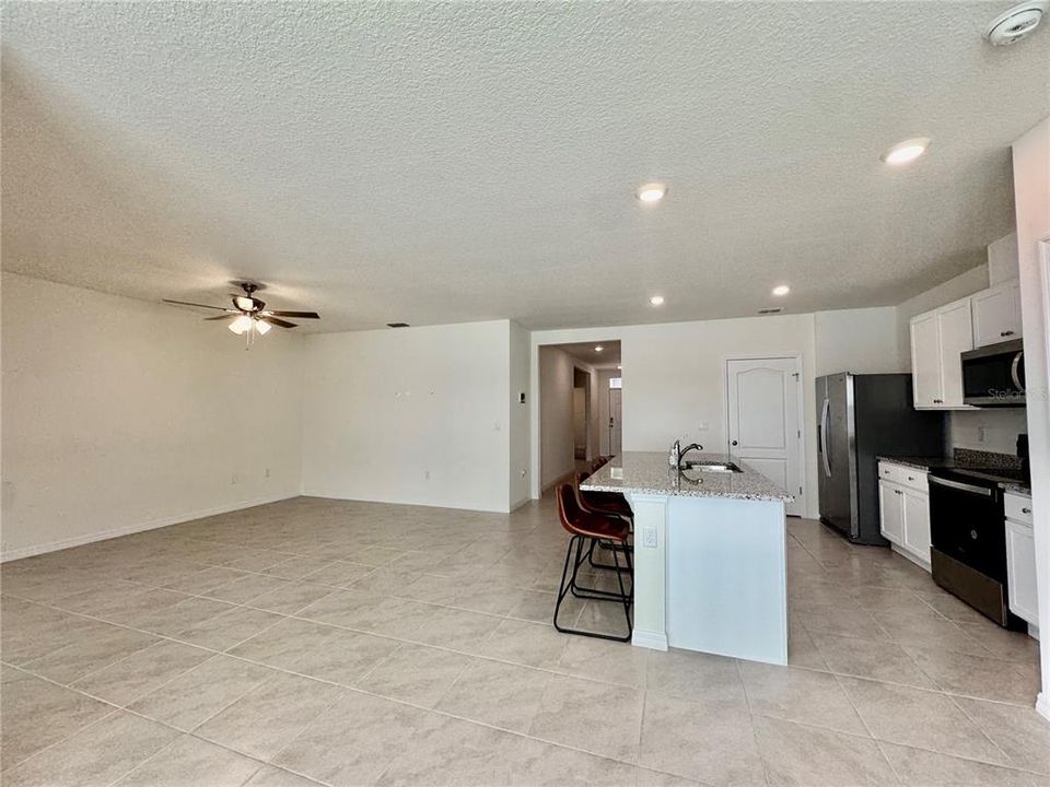 待售: $276,000 (3 贝兹, 2 浴室, 1669 平方英尺)